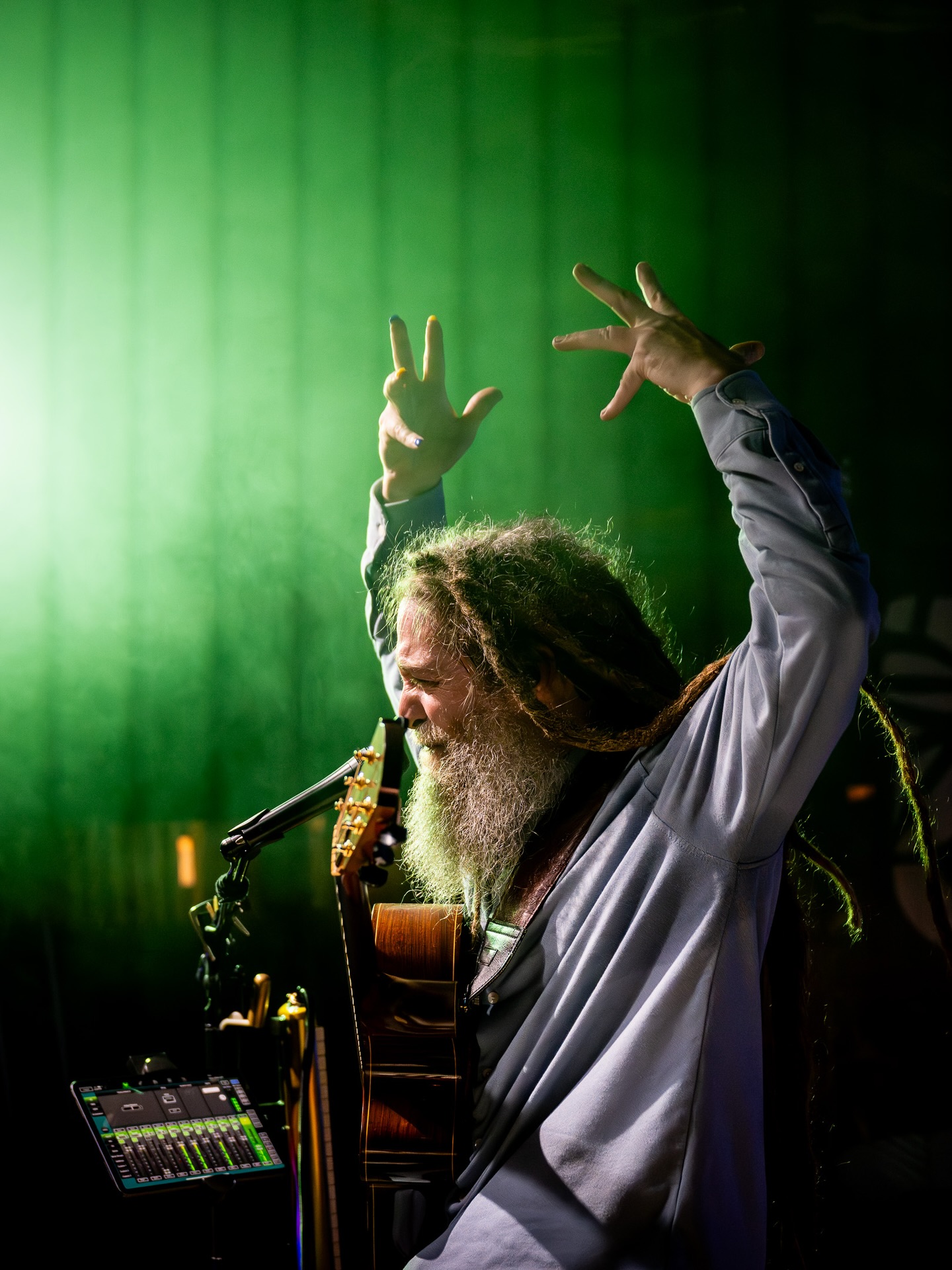 Mike Love & the Full Circle